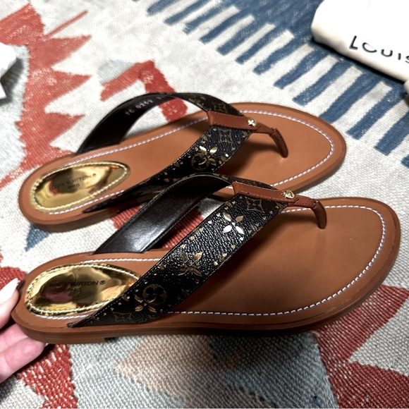 LOUIS VUITTON Sunny Flat Thong - Picture 12 of 12